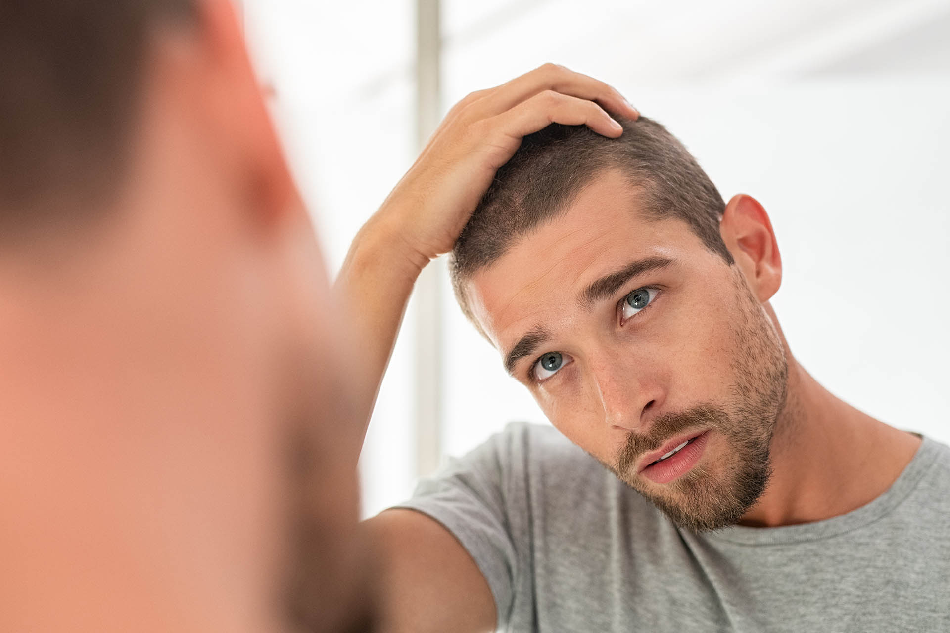 Les cheveux poussent-ils après la simulation capillaire ?